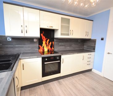 278, Oakwood Lane, Leeds, West Yorkshire, LS8 3LE - Photo 1