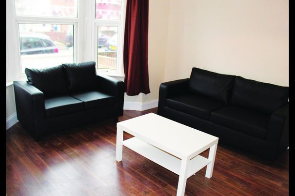 4 Bed Terraced House, Dewey Street, SW17 - Photo 1