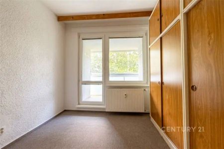 Pronájem prostorného bytu 3+1 s zasklenou lodžií a výhledem do zeleně, Habrová 398, Třinec - Photo 3