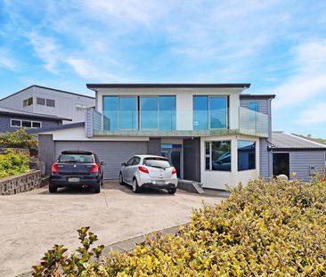 Immaculately presented executive four-bedroom family home - Photo 1