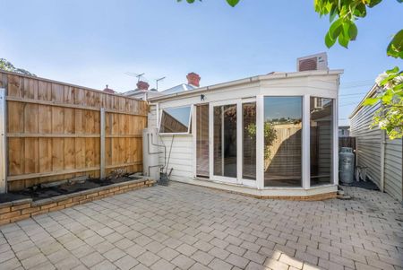 Charming Character Home in Sought-After North Hobart - Photo 5