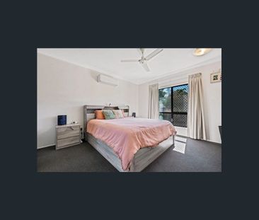 Spacious Family Living in Bushland Beach - Photo 6