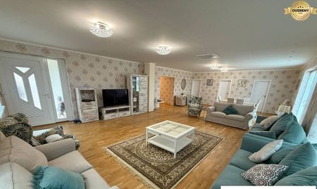 Priestranný rodinný dom s obrovskou záhradou - Photo 5