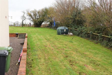 3 bedroom semi-detached house to rent - Photo 4