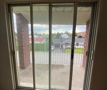 GRAND ET LUMINEUX 3.5 DISPONIBLE 1er AOUT 2025 - Photo 1