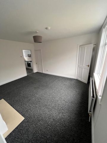 2 bedroom end of terrace house to rent - Photo 2