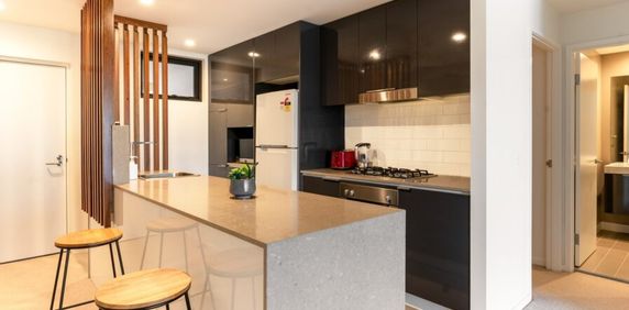 Modern stylish 2 bedrooms 2bathrooms apartment situated in Dutton Park - Photo 2