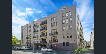 Timeless Charm, Sleek Interiors - 78sqm - Photo 5