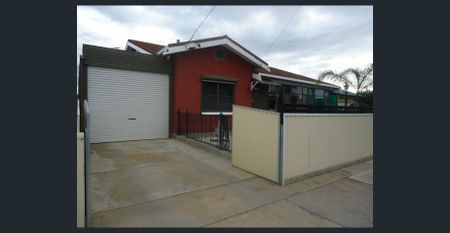 Lovely Maintained Character Bungalow in Prime Location - Photo 5