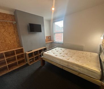 5 bed house share to rent in ROOM LETS, Alphington Road - Photo 1