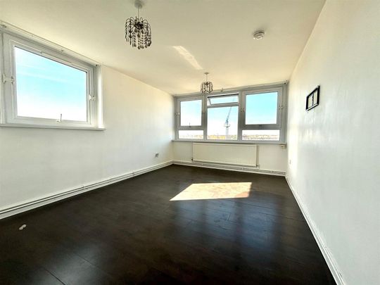 Gleneagles Tower, Fleming Road, Southall, UB1 - Photo 1