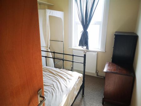 3 bedroom apartment to rent - Photo 3