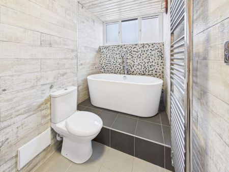 4 bedroom detached bungalow to rent - Photo 2