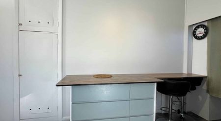 RICCARTON - TWO BEDROOMS, HEAT PUMP, SINGLE GARAGE - Photo 2