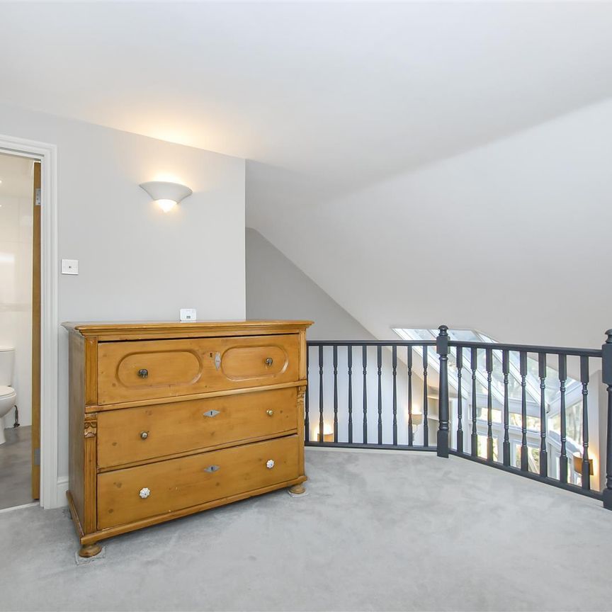 Orleans Road, St Margarets, Middlesex, TW1, Twickenham - Photo 1