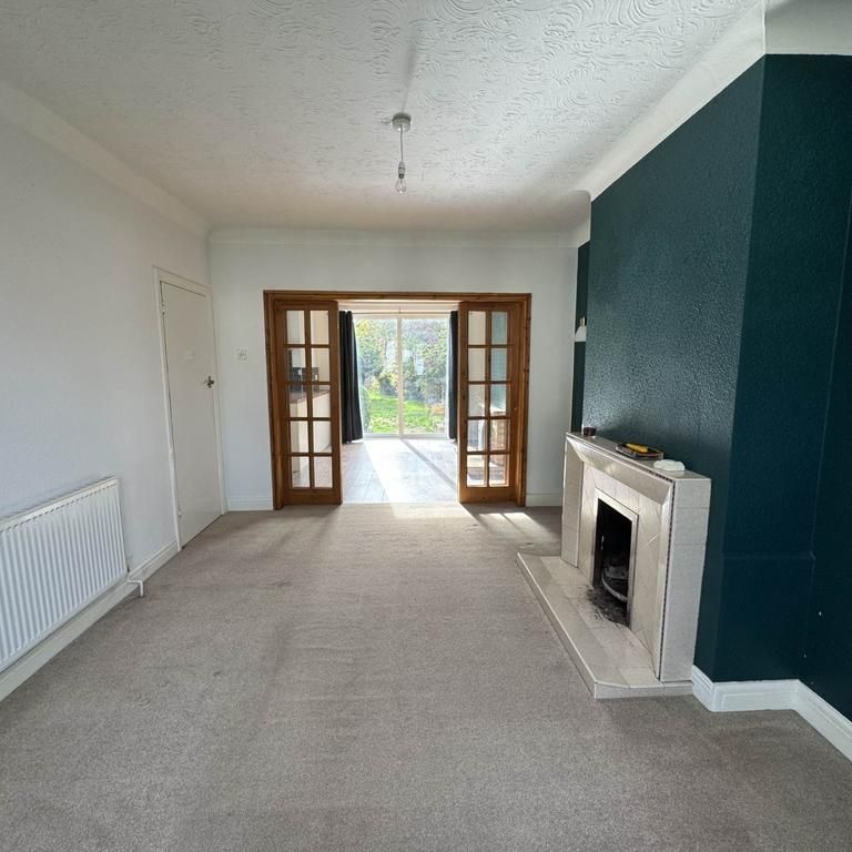 3 bedroom semi-detached house to rent - Photo 1