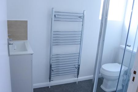 5 bedroom detached house to rent - Photo 3