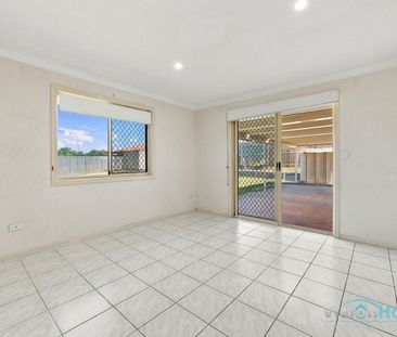LARGE FAMILY HOME IN A QUIET CUL DE SAC - Photo 1