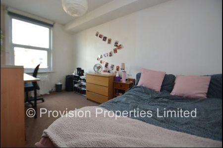 4 Bedroom Student Lets in Leeds - Photo 4