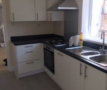 2 Bed Terraced House, Bath Street, SO14 - Photo 6