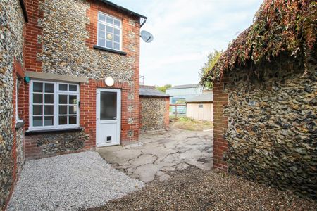 Barham Hall Cottages, Bartlow Road, Linton - Photo 5