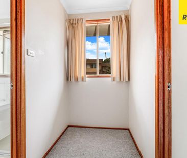 Swinger Hill - Split Level Townhouse Close To Woden - Photo 5