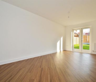 3 bedroom detached house to rent - Photo 2