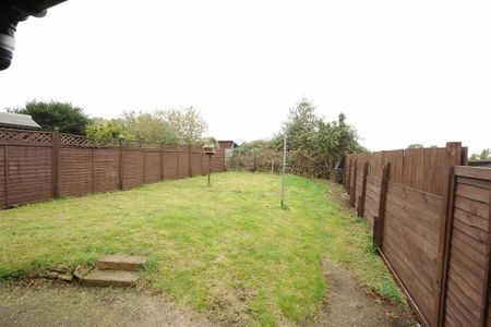 1 bedroom in a house share to rent - Photo 5