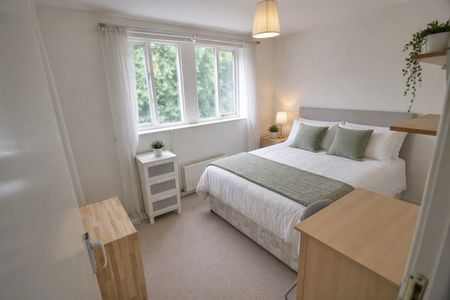 4 bedroom terraced house to rent - Photo 3