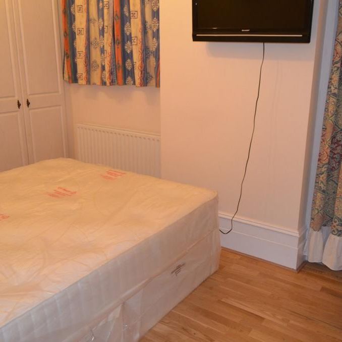 3 bedroom flat to rent - Photo 1