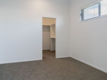 Ultra modern 4 bedrooms + 3 ensuites - Photo 3