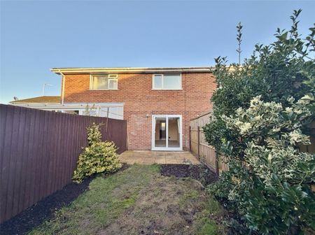 2 bedroom terraced house to rent - Photo 2