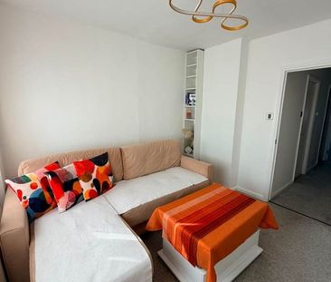 1 Bed Flat, Lampeter Square, W6 - Photo 3