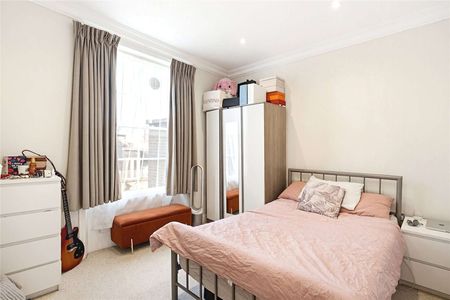 Modern two bedroom apartment in the heart of Pimlico. An elegant design style throughout, well proportioned and presented in excellent condition. - Photo 4