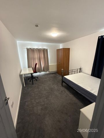 5 bedroom terraced house to rent - Photo 4