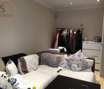 1 bedroom in a house share to rent - Photo 4