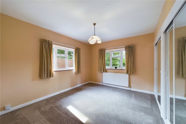 Halls Road, Tilehurst, Reading, Berkshire, RG30 - Photo 1