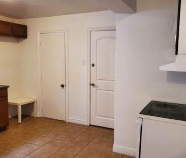 🏡 À LOUER – 3 ½ (demi sous-sol) – Quartier calme et paisible - Photo 1