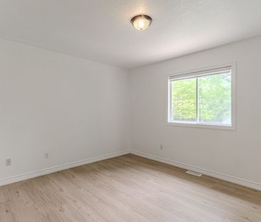 For Lease - 32 54th Street Unit# Upper, Wasaga Beach, Ontario - Photo 2