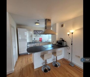 2 bedroom flat to rent - Photo 2