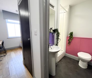 Pink Suite , Lustrous House - Photo 2