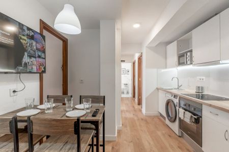 Bright room in Avenida San Luis - Photo 4