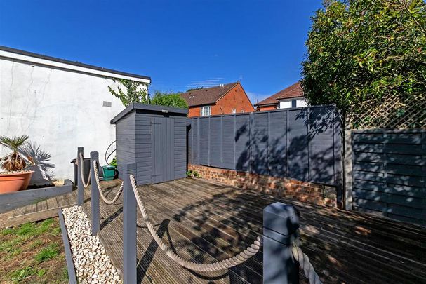 2 bedroom maisonette to rent - Photo 1