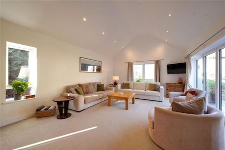 5 bedroom detached house to rent - Photo 2