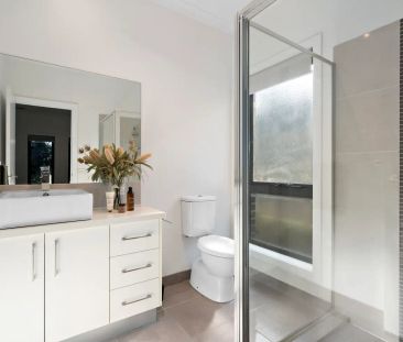 “Modern Family Comfort with Parkside Views” - Photo 1