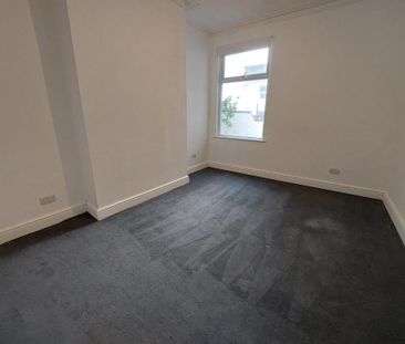 4 bedroom terraced house to rent - Photo 2