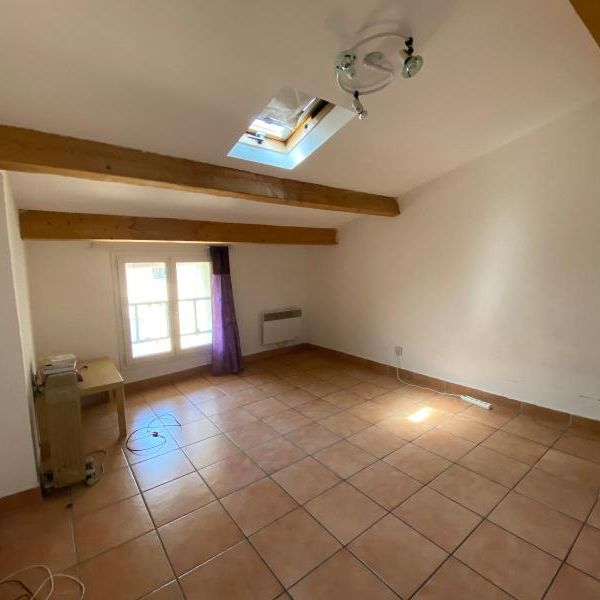 Location Appartement 3 pièces 47m² ST MAXIMIN LA STE BAUME 83470 - Photo 1