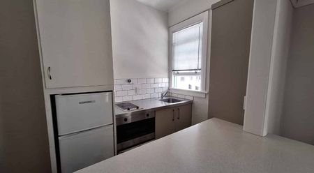 Retro in The Brooklyn - Photo 2