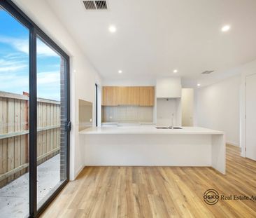 SPECTACULAR FAMILY HOME IN THE HEART OF TRUGANINA! - Photo 4