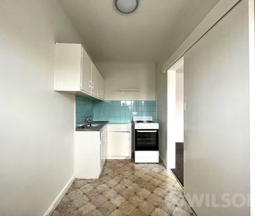 Affordable one bedroom in great location - Photo 3
